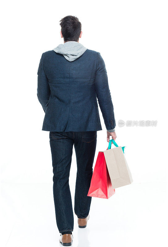 一人独/一人/全身/后视图20-29岁的成年英俊的人白人男性/年轻人商人/商人/购物狂在办公室谁是购物/购买和拿着购物袋/包/销售/零售